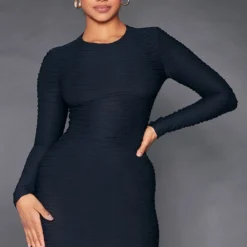 Robe Moulante Texturée Noire à Manches Longues Et Col Ras