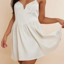 Robe Patineuse Satinée Décolletée Champagne à Dos Nu 8 Robe Patineuse Satinée Décolletée Champagne à Dos Nu -Jupe Lumine Soldes Boutique 02a161455789acf9f8132c50d1ba83c63bf96043 cnd7590 4