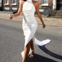 Robe Longue Drapée Blanche à Col Montant