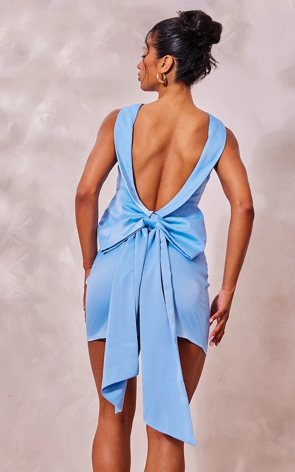 Robe Droite Satinée Bleue à Dos Nu Et Noeud 1 Robe Droite Satinée Bleue à Dos Nu Et Noeud