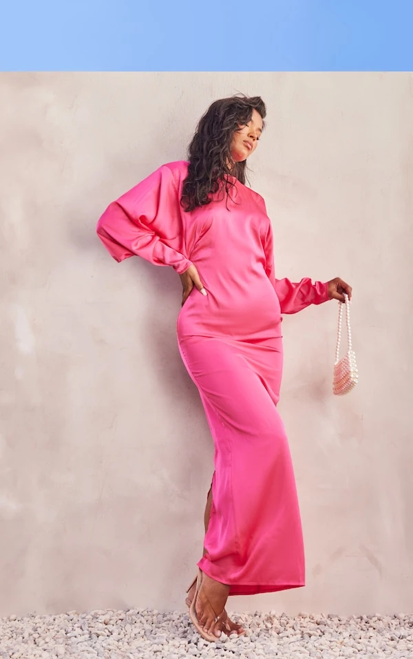 Robe Longue Satinée Rose Vif à Manches Oversize 3 Robe Longue Satinée Rose Vif à Manches Oversize – Image 3