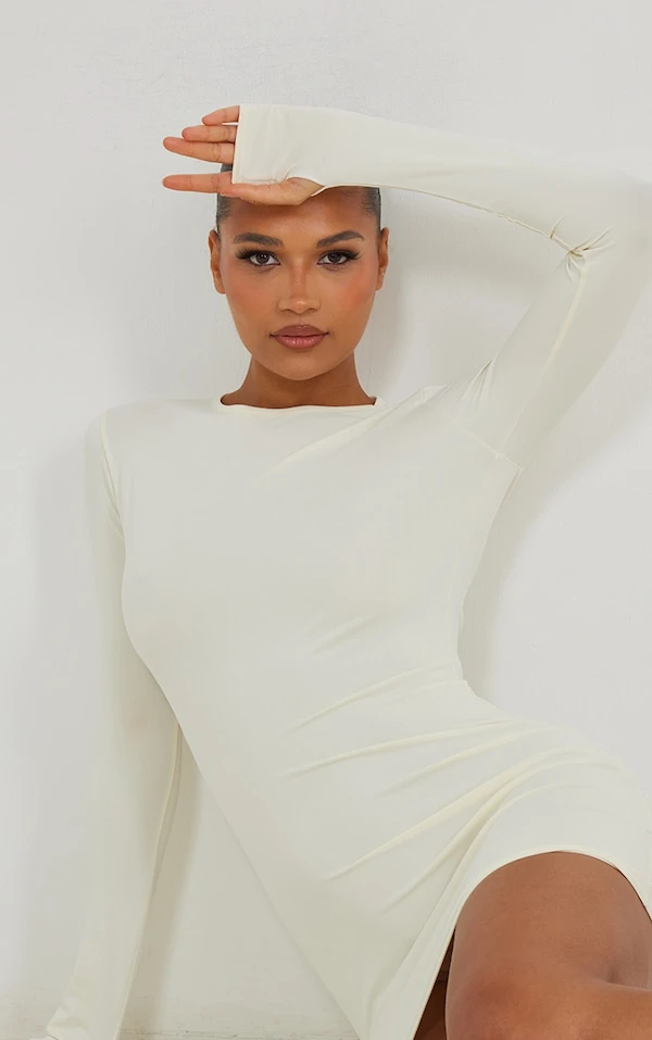 Robe Moulante Beige Sculpt Mat à Manches Longues Et Trous Pour Les Pouces 4 Robe Moulante Beige Sculpt Mat à Manches Longues Et Trous Pour Les Pouces – Image 4