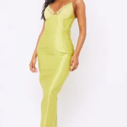 Robe Mi-longue Satinée Vert Citron à Corset Et Dentelle
