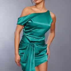 Robe Moulante Satinée Vert émeraude à épaules Dénudées Drapée