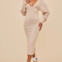 Robe Pull En Maille Avoine à épaules Dénudées