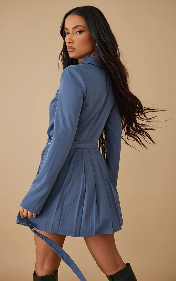 Robe Blazer Tissée Plissée Bleu Minéral à Détail Boucle 2 Robe Blazer Tissée Plissée Bleu Minéral à Détail Boucle – Image 2