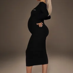 Zero Renew Robe Mi-longue Très Côtelée Noire à Col Carré