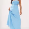 Robe Longue Bleue à Buste Froncé Et Découpes Dans Le Dos