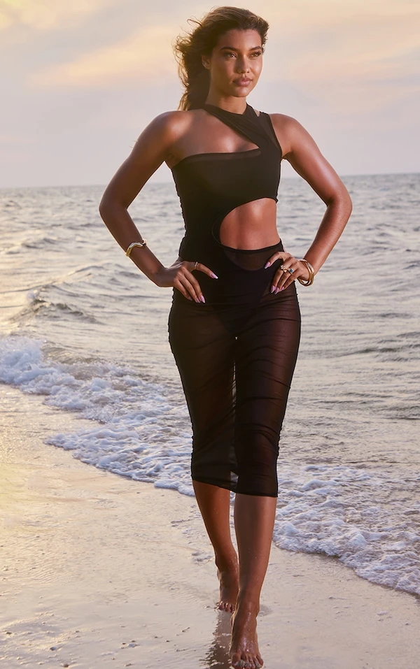 Robe De Plage Longue En Mesh Noir Découpé 3 Robe De Plage Longue En Mesh Noir Découpé – Image 3