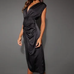 Robe Mi-longue Satinée Noire à Décolleté Plongeant Et Jupe Drapée 7 Robe Mi-longue Satinée Noire à Décolleté Plongeant Et Jupe Drapée -Jupe Lumine Soldes Boutique 1501be348dc409fad1a4b2554bd7d3547574e24c cnb8713 3