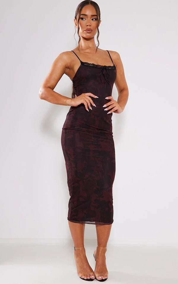 Robe Mi-longue En Mesh Bordeaux Fleuri à Bretelles Et Bordure Dentelle 3 Robe Mi-longue En Mesh Bordeaux Fleuri à Bretelles Et Bordure Dentelle – Image 3