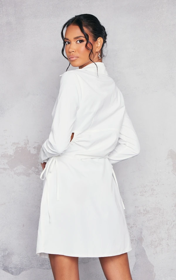 Robe Chemise En Maille Tissée Blanche Froncée à Découpes 2 Robe Chemise En Maille Tissée Blanche Froncée à Découpes – Image 2