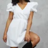 Robe Droite En Popeline Blanche à Manches Bouffantes