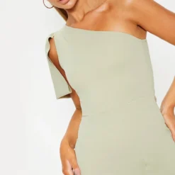 Robe Mi-longue Vert Sauge à épaule Unique Et Détail Noeud -Jupe Lumine Soldes Boutique 19e364782d450ca57cc423115b792d21091b376b cmd6664 5