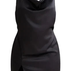 Robe Droite Satinée Noire à Col Béntiier Et Bretelles Croisées -Jupe Lumine Soldes Boutique 1c5c16d53caa112c4a3d4b5c2f9645c513692bb8 cnc6844 5