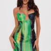 Robe Bustier Moulante Verte Satinée Imprimé Fumée à Barre En V