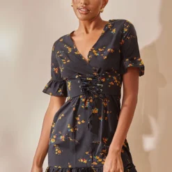 Robe Trapèze Noire à Imprimé Floral Et Corset