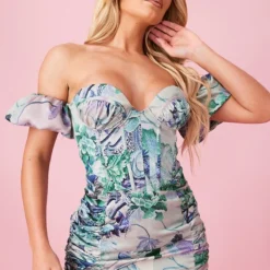 Robe Moulante Satinée Bleue Froncée à Détail Corset Et Parties Contrastantes