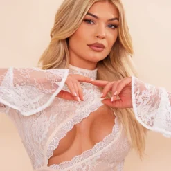 Robe Moulante En Dentelle Transparente Nude Découpée à Manches évasées -Jupe Lumine Soldes Boutique 20e9be7155a486676f1ef916b69727837669feab cnc7675 4