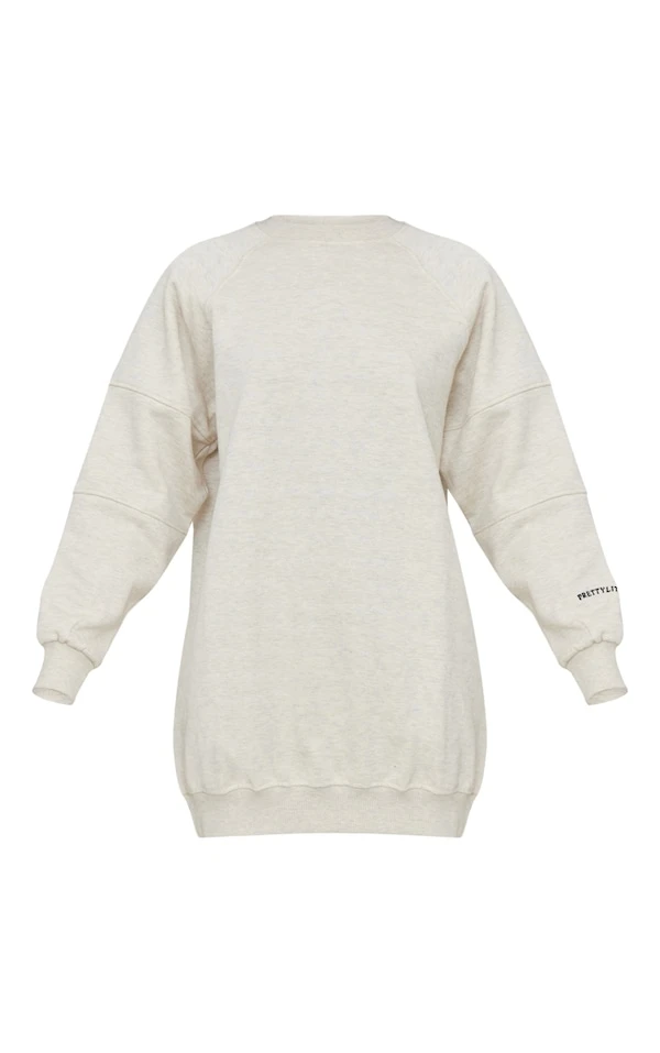 PRETTYLITTLETHING Robe En Sweat Avoine Oversize à Manches Raglan 5 PRETTYLITTLETHING Robe En Sweat Avoine Oversize à Manches Raglan – Image 5