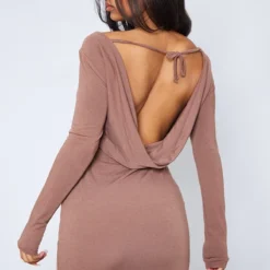 Robe Moulante Manches Longues En Jersey Chocolat à Détail Contours Et Dos Nu Bénitier -Jupe Lumine Soldes Boutique 2262bc060bfda73a34666a397776f882e950aa7e cnd4081 1
