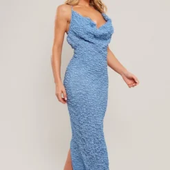 Robe Longue Texturée Bleue à Col Bénitier Et Découpes Dans Le Dos -Jupe Lumine Soldes Boutique 27f2326296d86a0207132a3dc62401b621bbd2b3 cnd7584 3