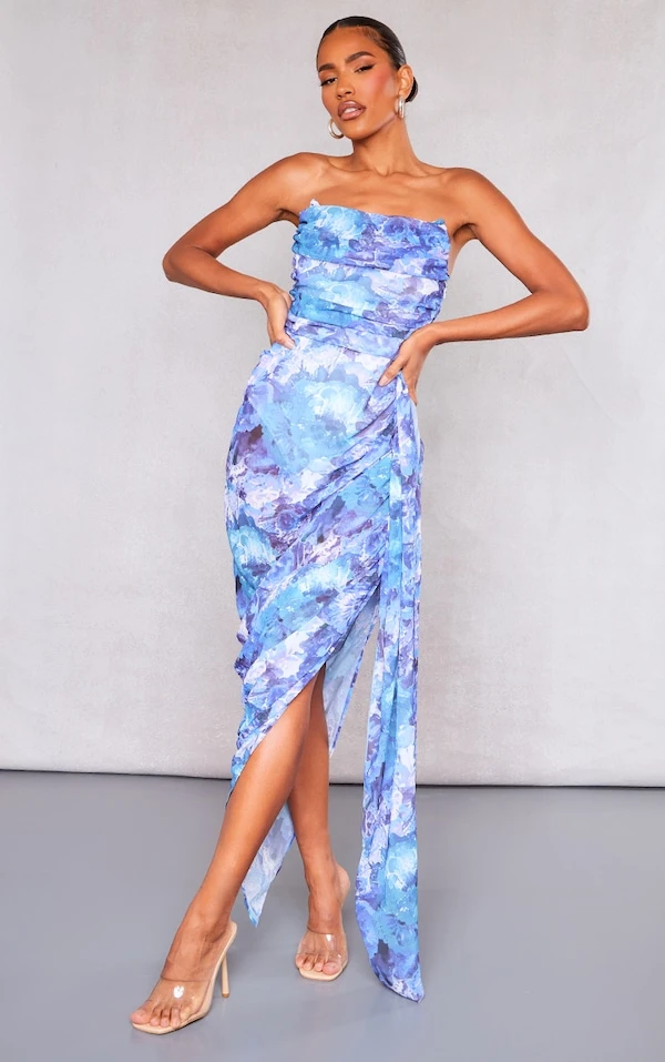 Robe-bustier Longue En Mousseline De Soie Froncée Fleurie Bleue à Jupe Drapée 3 Robe-bustier Longue En Mousseline De Soie Froncée Fleurie Bleue à Jupe Drapée – Image 3