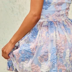 Robe Droite Bleue En Organza à Fleurs En Jacquard Et Armatures -Jupe Lumine Soldes Boutique 28545efc9d12828b7820b41d16661301ef3b25a3 cne8538 4