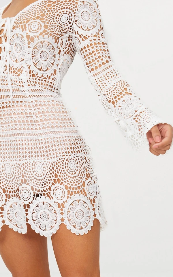 Robe En Crochet Blanche à Manches évasées 6 Robe En Crochet Blanche à Manches évasées – Image 6