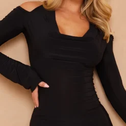 Robe Très Moulante Noire à Col Bénitier Et Manches Longues 8 Robe Très Moulante Noire à Col Bénitier Et Manches Longues -Jupe Lumine Soldes Boutique 2e94ec2456d58890a4cc866fa7ec9485c60e568f cna6633 4