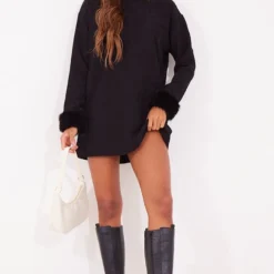 Robe Pull Oversize En Velours Côtelé Noir à Manchettes En Fausse Fourrure