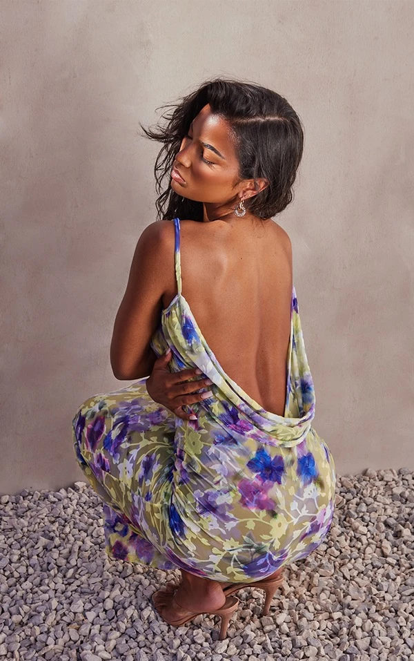 Robe Longue En Mesh Floqué Violet Imprimé Fleuri à Col Bénitier 2 Robe Longue En Mesh Floqué Violet Imprimé Fleuri à Col Bénitier – Image 2