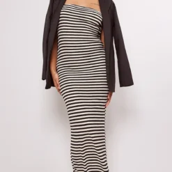 Robe Longue En éponge à Rayures Noires Et Blanches
