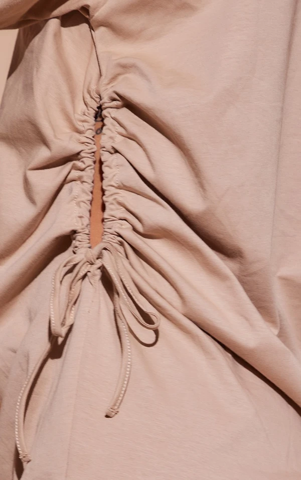 Robe T-shirt Sable Pâle Découpée à Fronces Sur Le Côté 3 Robe T-shirt Sable Pâle Découpée à Fronces Sur Le Côté – Image 3