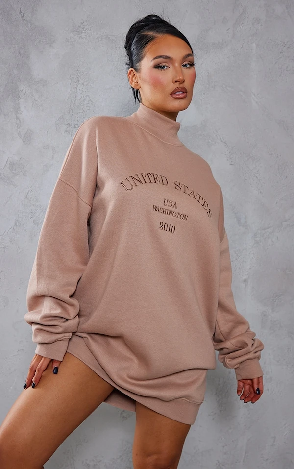 Zero Robe Pull Oversize Café Au Lait à Slogan United States Et Col Montant 1 Zero Robe Pull Oversize Café Au Lait à Slogan United States Et Col Montant