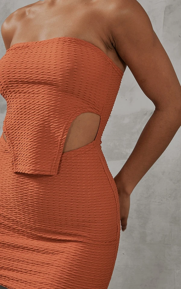 Robe Bustier Texturée Rouille à Ourlet Tombant 4 Robe Bustier Texturée Rouille à Ourlet Tombant – Image 4