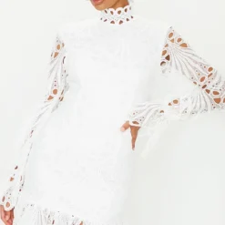 Robe Moulante Volantée Blanche à Col Haut Et Manches Longues En Dentelle -Jupe Lumine Soldes Boutique 31656d5b7034fb44814de2fd9e0347f5f91a8028 cmn2682 3