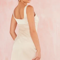 Robe Moulante Satinée Nude à Parties En Dentelle Et Bretelles -Jupe Lumine Soldes Boutique 3174c37e90094f3b0c6234be55b08b5bce0d3ade cne1376 2