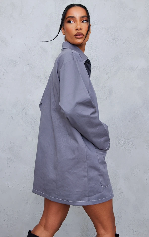 Robe Chemise Gris Anthracite à Coutures Contrastantes Et Poches Cargo 2 Robe Chemise Gris Anthracite à Coutures Contrastantes Et Poches Cargo – Image 2