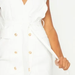 Robe Blanche Style Blazer Sans Manches à Boutons Dorés 9 Robe Blanche Style Blazer Sans Manches à Boutons Dorés -Jupe Lumine Soldes Boutique 3610ee14754728f1ec5933a5855e844563775a6a clx6264 5