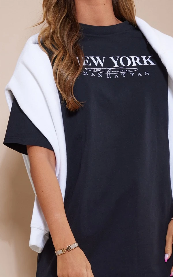 Robe T-shirt Noire à Manches Courtes Et Slogan Badge New York 4 Robe T-shirt Noire à Manches Courtes Et Slogan Badge New York – Image 4