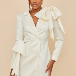 Robe Blazer Satinée Crème à Noeuds Sur L'épaule