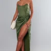 Label PLT Robe Longue Satinée Froncée Vert Olive Foncé à Corset Et Torsade