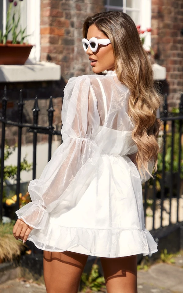 Robe Droite En Organza Blanc à Col Montant Et Manches Bouffantes 2 Robe Droite En Organza Blanc à Col Montant Et Manches Bouffantes – Image 2