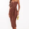 Robe Mi-longue Chocolat Plissée à Lien Noué Sur La Taille Et Barre En V