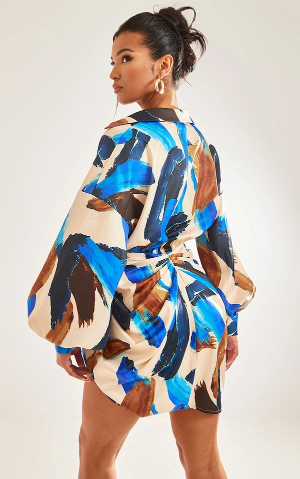 Robe Droite Satinée Multicolore Imprimé Peinture à Manches Oversize Et Jupe Drapée 2 Robe Droite Satinée Multicolore Imprimé Peinture à Manches Oversize Et Jupe Drapée – Image 2