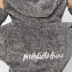 PRETTYLITTLETHING Robe De Chambre Gris Anthracite Duveteuse à Capuche 11 PRETTYLITTLETHING Robe De Chambre Gris Anthracite Duveteuse à Capuche -Jupe Lumine Soldes Boutique 3dbfc64f98703ba90c047c5e1d7c4ae7a1d7005c clz4463 6