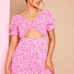 Robe Droite Rose Imprimé Abstrait à Découpe Et Devant Torsadé