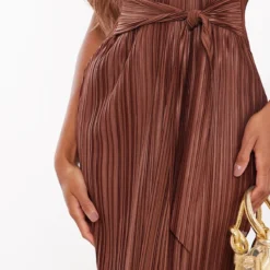 Robe Mi-longue Chocolat Plissée à Lien Noué Sur La Taille Et Barre En V -Jupe Lumine Soldes Boutique 4171475431a5c4904472a23c76e467aee6be5f51 cnb3677 4