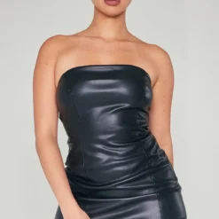 Robe Moulante Bustier En Similicuir Noir à Détail Coutures